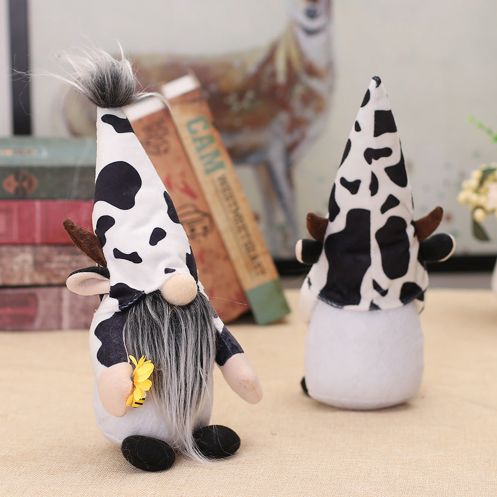 Cow-themed Decorative Dwarf Mannequins with Faceless Dolls for Store Window Display-3