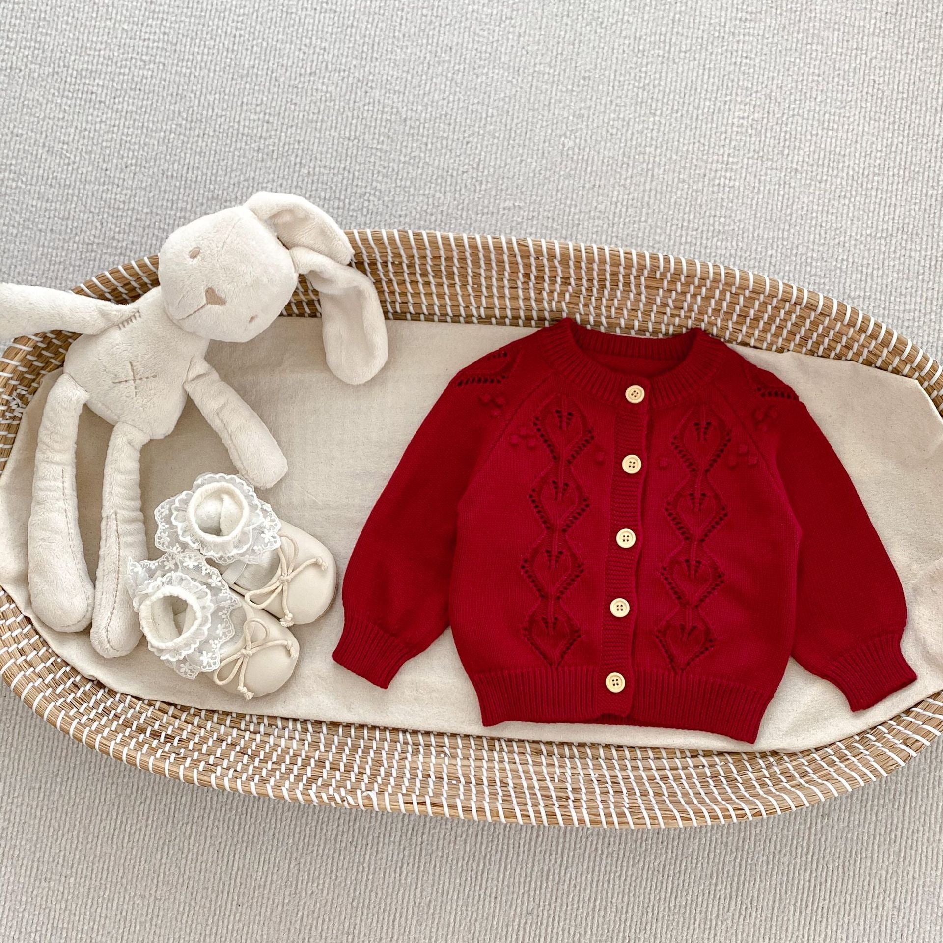 Arrivée Automne Bébé Filles Cardigan à manches longues à motifs géométriques évidés et Pyjama à bretelles - Ensemble de vêtements en tricot-1